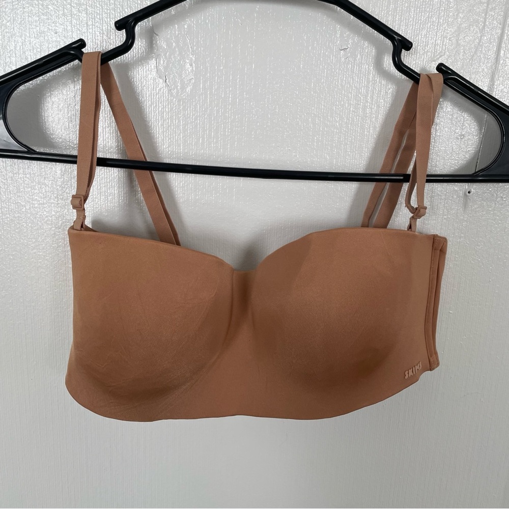 SKIMS WIRELESS STRAPLESS BRA 34c
